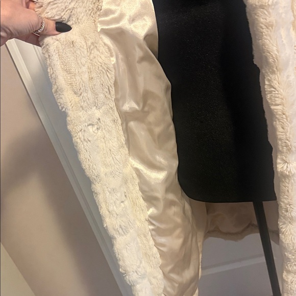 Luxurious Cream Teddy Jacket - Picture 3 of 5